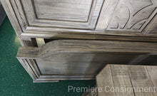 Load image into Gallery viewer, Five Piece Queen Bedroom Set