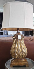 Load image into Gallery viewer, Table Lamp w/ Oval Shade...3 way lite
