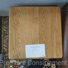 Load image into Gallery viewer, Oak End Table
