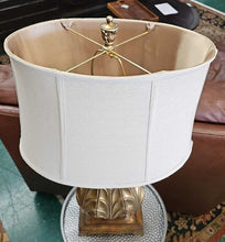 Load image into Gallery viewer, Table Lamp w/ Oval Shade...3 way lite
