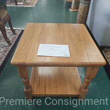 Load image into Gallery viewer, Oak End Table
