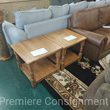 Load image into Gallery viewer, Oak End Table
