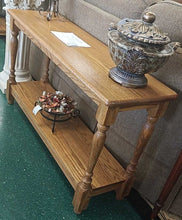 Load image into Gallery viewer, Solid Oak Foyer / Sofa Table
