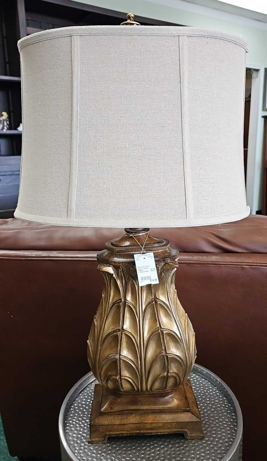 Table Lamp w/ Oval Shade...3 way lite