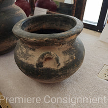 Load image into Gallery viewer, Medium Pottery Pot
