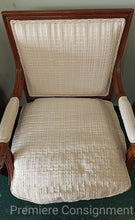 Load image into Gallery viewer, Vintage Occational Chair
