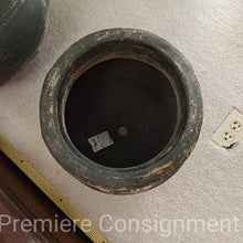 Load image into Gallery viewer, Medium Pottery Pot
