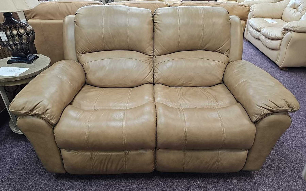 Leather Recliner Loveseat (Manual)... Made By.. Man Wah