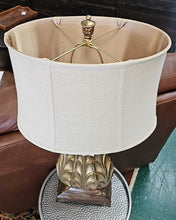 Load image into Gallery viewer, Table Lamp w/ Oval Shade...3 way lite
