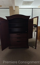 Load image into Gallery viewer, (6) Piece "Queen" Bedroom Suite...by Thomasville
