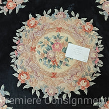 Load image into Gallery viewer, Round Wool Area Rug
