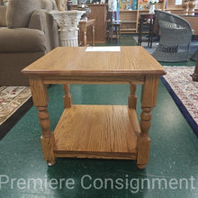 Load image into Gallery viewer, Oak End Table
