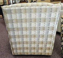 Load image into Gallery viewer, Swivel Occasioanl Chair
