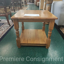 Load image into Gallery viewer, Oak End Table
