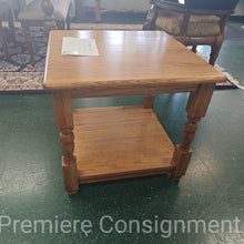 Load image into Gallery viewer, Oak End Table
