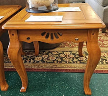 Load image into Gallery viewer, &quot;Knotty Pine&quot; End Table
