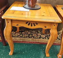 Load image into Gallery viewer, &quot;Knotty Pine&quot; End Table
