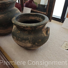 Load image into Gallery viewer, Medium Pottery Pot
