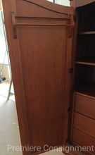 Load image into Gallery viewer, (6) Piece "Queen" Bedroom Suite...by Thomasville
