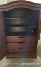 Load image into Gallery viewer, (6) Piece "Queen" Bedroom Suite...by Thomasville
