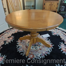 Load image into Gallery viewer, Small Oak Dinette Table
